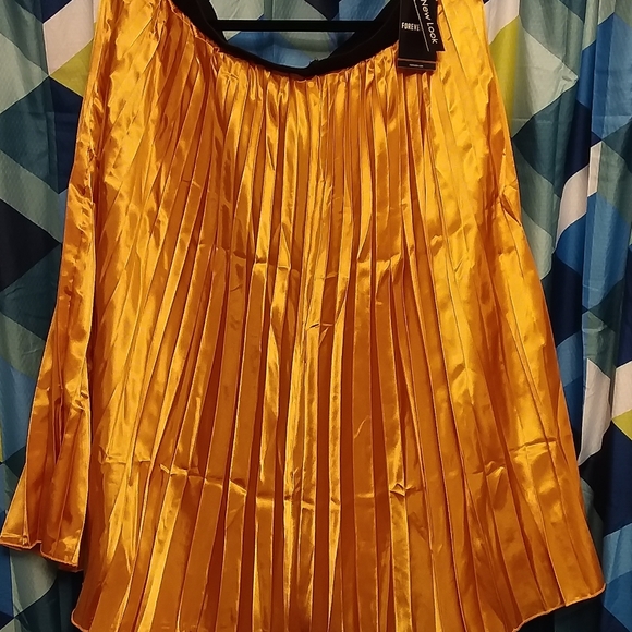 BNWT Forever 21 Yellow Satin Pleated Midi Skirt - Picture 2 of 7